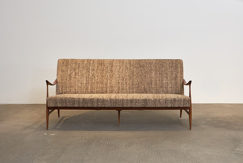 sofa-leve---2---pe-palito-vintage